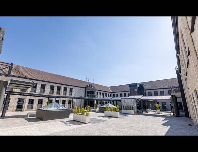 1,188M² OFFICE TO LET IN BEDFORD GARDENS